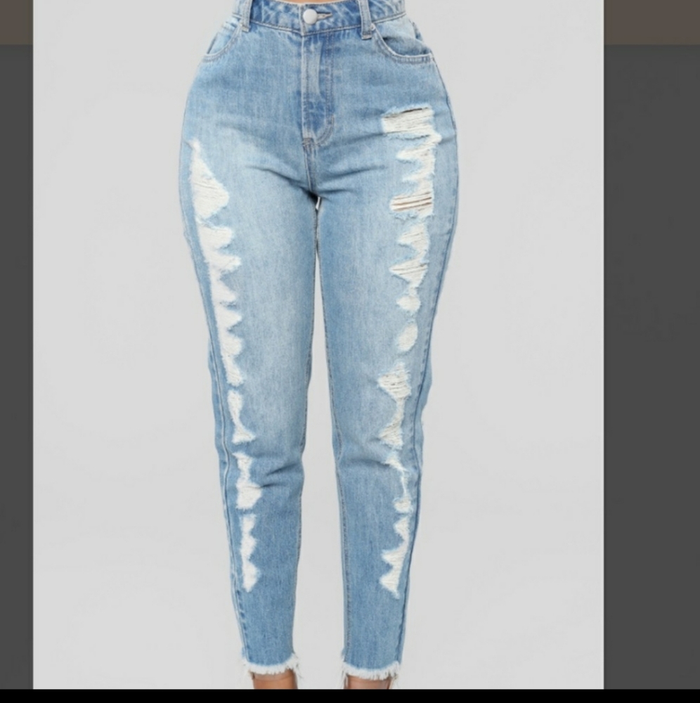 ‼️Fashion Nova Medium Blue Wash Mom Jeans‼️